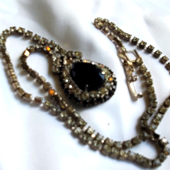Vintage Rhinestone and Crystal Necklace - Picture 4 of 6